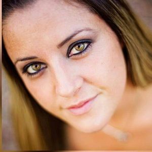 Meet your Posher, Debora